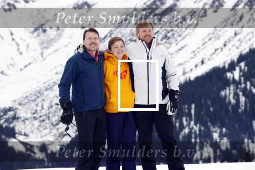 Lech 25 februari 2020
Fotouurtje Koninklijke familie. Aanwezig Koning Willem Alexander Koningin Maxima Prinses Amalia Alexia Ariane Prinses Beatrix Prins Constantijn Prinses laurentien Gravin Eloise Graaf Claus Casimir en Gravin Leonore .