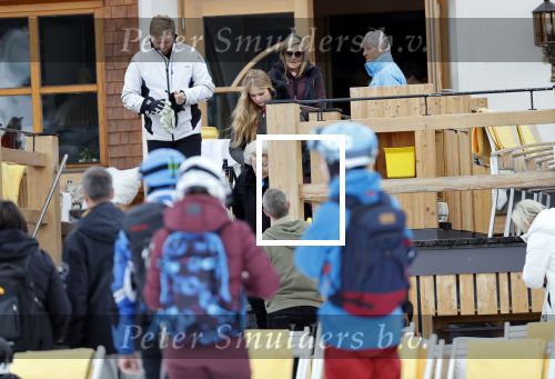 Lech 25 februari 2020
Fotouurtje Koninklijke familie. Aanwezig Koning Willem Alexander Koningin Maxima Prinses Amalia Alexia Ariane Prinses Beatrix Prins Constantijn Prinses laurentien Gravin Eloise Graaf Claus Casimir en Gravin Leonore .