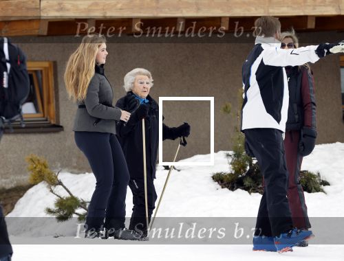 Lech 25 februari 2020
Fotouurtje Koninklijke familie. Aanwezig Koning Willem Alexander Koningin Maxima Prinses Amalia Alexia Ariane Prinses Beatrix Prins Constantijn Prinses laurentien Gravin Eloise Graaf Claus Casimir en Gravin Leonore .