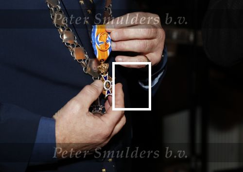 Hilversum 5 januari 2020
Peter Koelewijn krijgt een lintje van Burgemeester Pieter Broertjes.
Event vond plaats in de wisseloord studios.