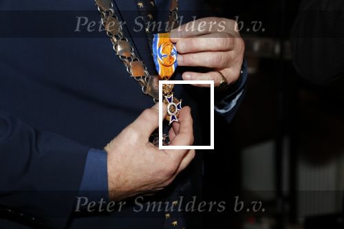 Hilversum 5 januari 2020
Peter Koelewijn krijgt een lintje van Burgemeester Pieter Broertjes.
Event vond plaats in de wisseloord studios.