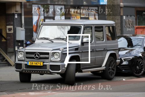 Amsterdam 3 februari 2020
Lil Kleine stapt in zijn mercedes G klasse