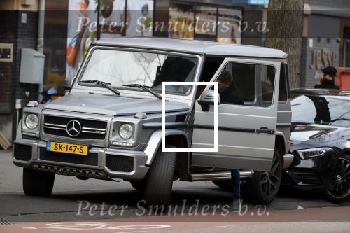Amsterdam 3 februari 2020
Lil Kleine stapt in zijn mercedes G klasse