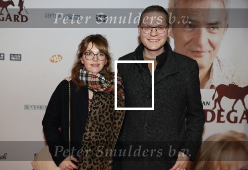 Amsterdam 10 februari 2020
Premiere van de beentjes van Sint Hildegard in Tuschinski met in de hoofdrollen Herman Finkers Johanna ter Steege Leonie ter Braak Ferdi Stofmeel en Daphne Bunskoek . Luuk Ikink met zijn vrouw