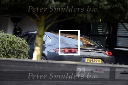 Blaricum 18 januari 2020
Marco Borsato vertrekt in zijn porsche panamera bij zijn huis.