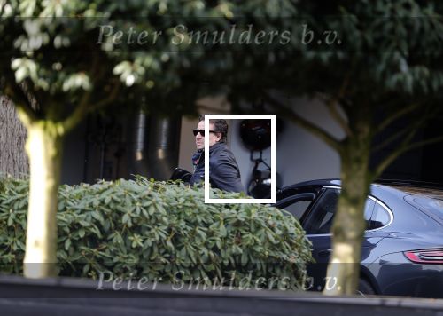 Blaricum 18 januari 2020
Marco Borsato vertrekt in zijn porsche panamera bij zijn huis.