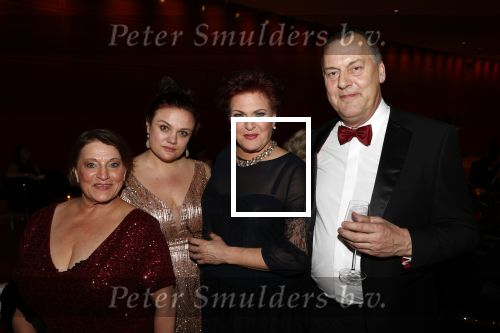 Rotterdam 8 maart 2020
Premiere Hello Dolly in het nieuwe Luxor. Marjolein Touw met man dochter en zus