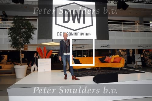 Nieuwegein 9 februari 202
Martien Meiland geeft soort van presentatie bij de woningindustrie.