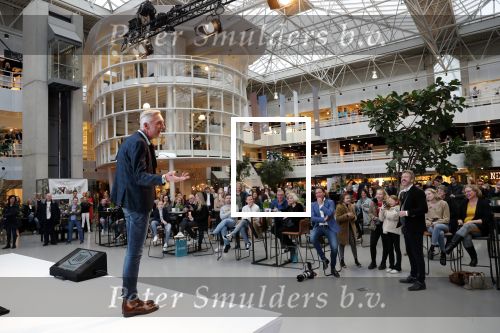 Nieuwegein 9 februari 202
Martien Meiland geeft soort van presentatie bij de woningindustrie.