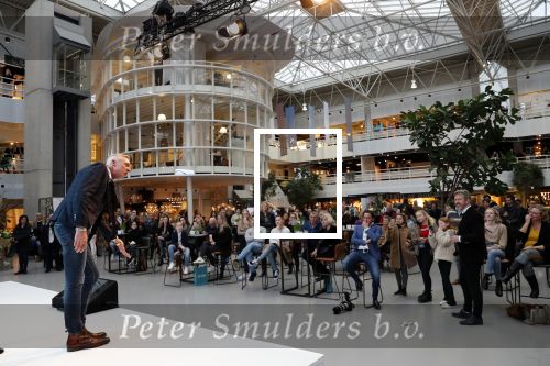 Nieuwegein 9 februari 202
Martien Meiland geeft soort van presentatie bij de woningindustrie.