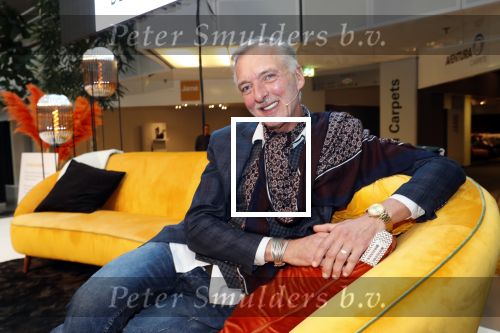 Nieuwegein 9 februari 202
Martien Meiland geeft soort van presentatie bij de woningindustrie.