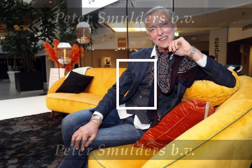 Nieuwegein 9 februari 202
Martien Meiland geeft soort van presentatie bij de woningindustrie.