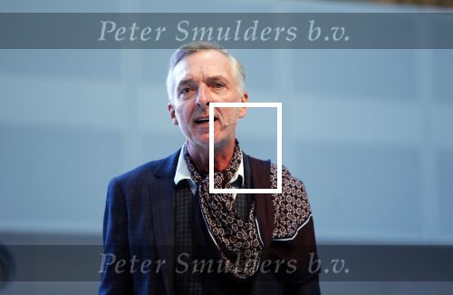 Nieuwegein 9 februari 202
Martien Meiland geeft soort van presentatie bij de woningindustrie.