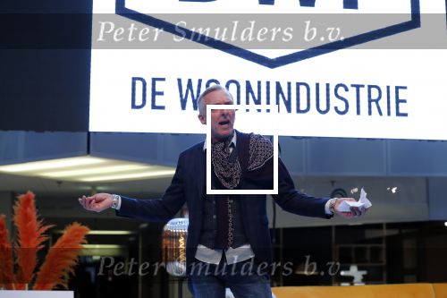 Nieuwegein 9 februari 202
Martien Meiland geeft soort van presentatie bij de woningindustrie.