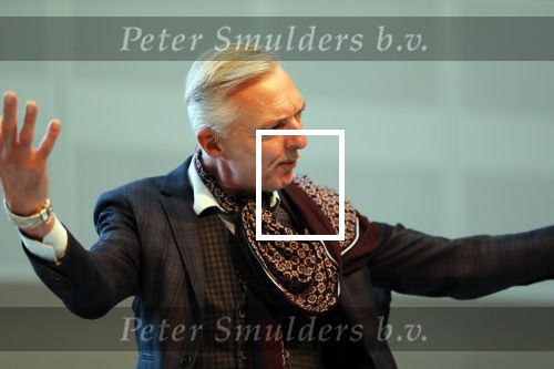 Nieuwegein 9 februari 202
Martien Meiland geeft soort van presentatie bij de woningindustrie.