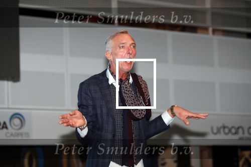 Nieuwegein 9 februari 202
Martien Meiland geeft soort van presentatie bij de woningindustrie.