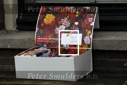 Amsterdam 10 januari 2020
Voor het huis van Matthijs v Nieuwkerk staat een doos met boeken die mensen gratis mee mogen nemen.