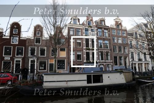 Amsterdam 10 januari 2020
Voor het huis van Matthijs v Nieuwkerk staat een doos met boeken die mensen gratis mee mogen nemen.