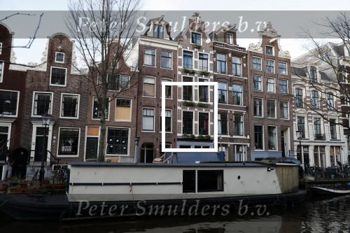 Amsterdam 10 januari 2020
Voor het huis van Matthijs v Nieuwkerk staat een doos met boeken die mensen gratis mee mogen nemen.