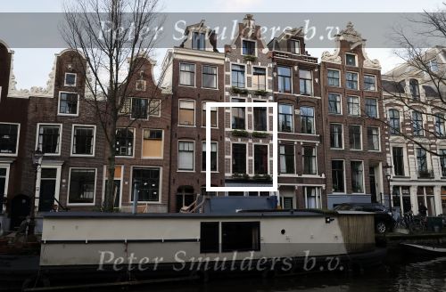 Amsterdam 10 januari 2020
Voor het huis van Matthijs v Nieuwkerk staat een doos met boeken die mensen gratis mee mogen nemen.
