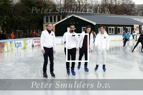 Amsterdam 4 februari 2020
Perspresentatie Hollandse 100 voor Lymph&Co op de Jaap Eden schaatsbaan.
Prins Bernahrd jr en Prinses Margriet zijn ook aanwezig. Nino Wilkes Benjamin Aslan en Maxim Froger