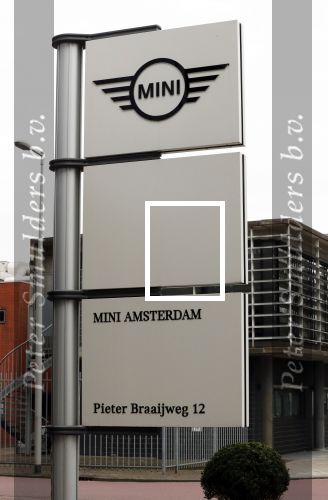 Amsterdam 15 februari 2020
Leontine en Marco Borsato gaan samen naar Mini Amsterdam waar ze voor Leontine een Mini Countryman hebben gekocht.
