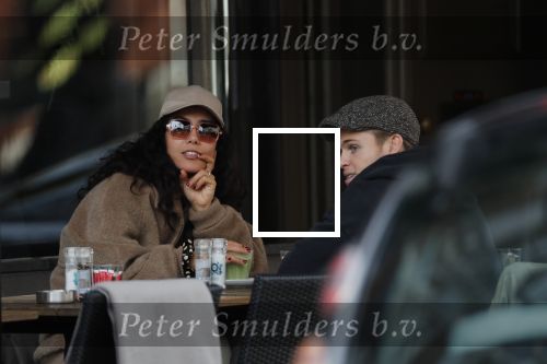 Amsterdam 3 februari 2020
Moise Trustful met haar vriend Kaj v d Voort op terras bij v Dam