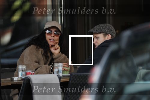 Amsterdam 3 februari 2020
Moise Trustful met haar vriend Kaj v d Voort op terras bij v Dam