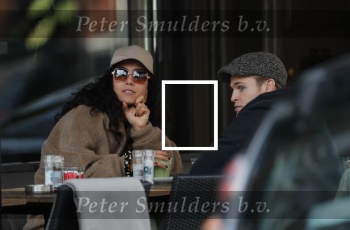 Amsterdam 3 februari 2020
Moise Trustful met haar vriend Kaj v d Voort op terras bij v Dam