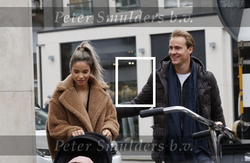 Amsterdam 29 februari 2020
Monica Geuze met haar nieuwe vriend Robbert Kroese op de pc hooftstraat.