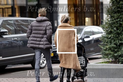 Amsterdam 29 februari 2020
Monica Geuze met haar nieuwe vriend Robbert Kroese op de pc hooftstraat.