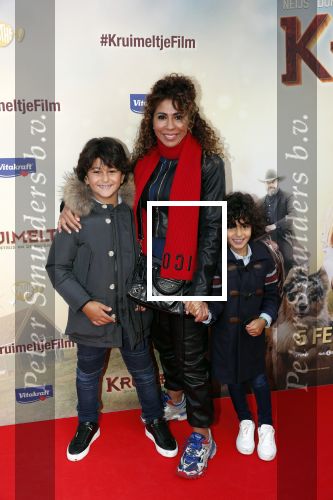 Amsterdam 1 februari 2020
Premiere Kruimeltje in Tuschinski. Niama Amhali met zoons en kennisen