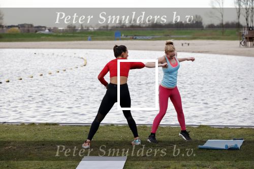 Ouderkerk aan de Amstel 17 maart 2020
Nicolette Kluijver en PT Olga Kocak geven live op insta een training voor hun volgers ivm het Corona Virus