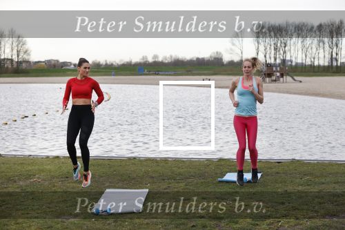 Ouderkerk aan de Amstel 17 maart 2020
Nicolette Kluijver en PT Olga Kocak geven live op insta een training voor hun volgers ivm het Corona Virus