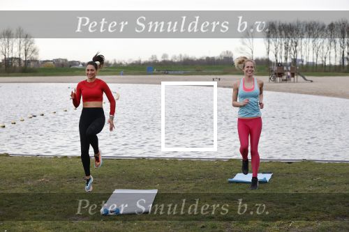 Ouderkerk aan de Amstel 17 maart 2020
Nicolette Kluijver en PT Olga Kocak geven live op insta een training voor hun volgers ivm het Corona Virus