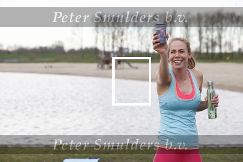 Ouderkerk aan de Amstel 17 maart 2020
Nicolette Kluijver en PT Olga Kocak geven live op insta een training voor hun volgers ivm het Corona Virus