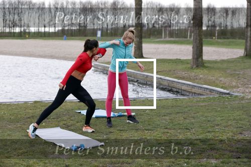 Ouderkerk aan de Amstel 17 maart 2020
Nicolette Kluijver en PT Olga Kocak geven live op insta een training voor hun volgers ivm het Corona Virus
