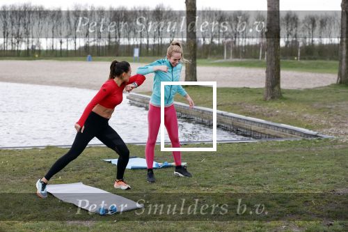 Ouderkerk aan de Amstel 17 maart 2020
Nicolette Kluijver en PT Olga Kocak geven live op insta een training voor hun volgers ivm het Corona Virus