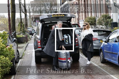 Amsterdam 13 februari 2020
Ruud de Wild en Olcay Gulsen komen met koffers aan bij het huis van Olcay. Olcay was naar istanbul geweest voor opnames en Ruud heeft haar opgehaald op schiphol.