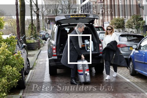 Amsterdam 13 februari 2020
Ruud de Wild en Olcay Gulsen komen met koffers aan bij het huis van Olcay. Olcay was naar istanbul geweest voor opnames en Ruud heeft haar opgehaald op schiphol.
