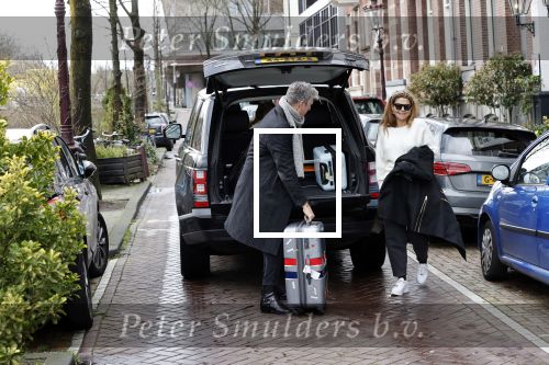 Amsterdam 13 februari 2020
Ruud de Wild en Olcay Gulsen komen met koffers aan bij het huis van Olcay. Olcay was naar istanbul geweest voor opnames en Ruud heeft haar opgehaald op schiphol.