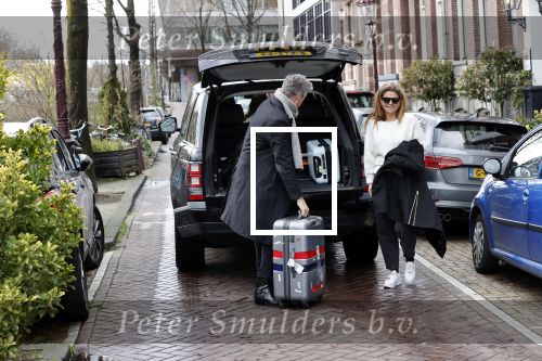 Amsterdam 13 februari 2020
Ruud de Wild en Olcay Gulsen komen met koffers aan bij het huis van Olcay. Olcay was naar istanbul geweest voor opnames en Ruud heeft haar opgehaald op schiphol.