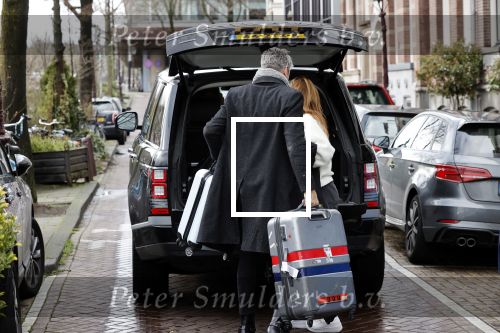 Amsterdam 13 februari 2020
Ruud de Wild en Olcay Gulsen komen met koffers aan bij het huis van Olcay. Olcay was naar istanbul geweest voor opnames en Ruud heeft haar opgehaald op schiphol.