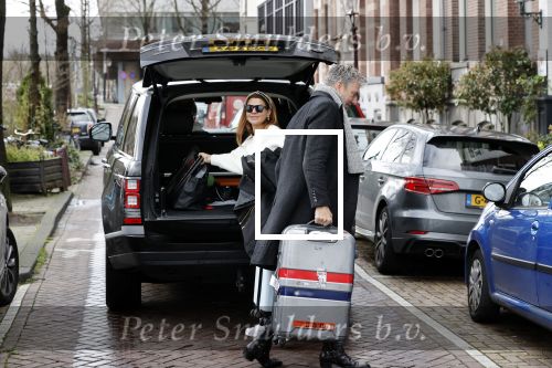 Amsterdam 13 februari 2020
Ruud de Wild en Olcay Gulsen komen met koffers aan bij het huis van Olcay. Olcay was naar istanbul geweest voor opnames en Ruud heeft haar opgehaald op schiphol.