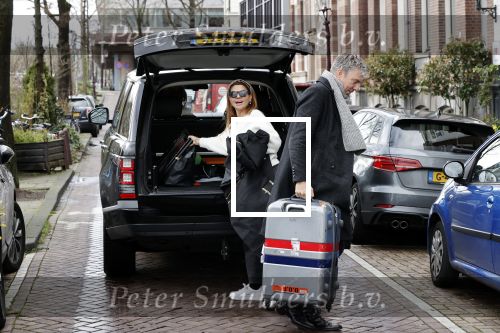 Amsterdam 13 februari 2020
Ruud de Wild en Olcay Gulsen komen met koffers aan bij het huis van Olcay. Olcay was naar istanbul geweest voor opnames en Ruud heeft haar opgehaald op schiphol.