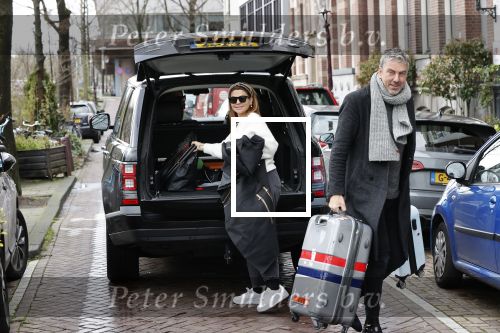 Amsterdam 13 februari 2020
Ruud de Wild en Olcay Gulsen komen met koffers aan bij het huis van Olcay. Olcay was naar istanbul geweest voor opnames en Ruud heeft haar opgehaald op schiphol.