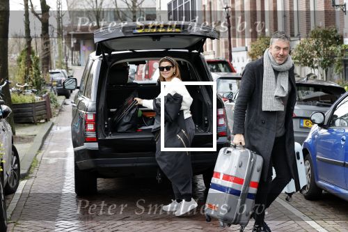 Amsterdam 13 februari 2020
Ruud de Wild en Olcay Gulsen komen met koffers aan bij het huis van Olcay. Olcay was naar istanbul geweest voor opnames en Ruud heeft haar opgehaald op schiphol.