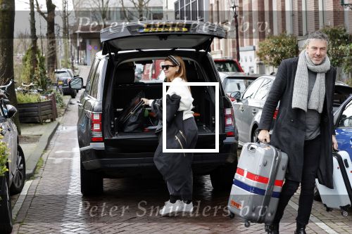 Amsterdam 13 februari 2020
Ruud de Wild en Olcay Gulsen komen met koffers aan bij het huis van Olcay. Olcay was naar istanbul geweest voor opnames en Ruud heeft haar opgehaald op schiphol.