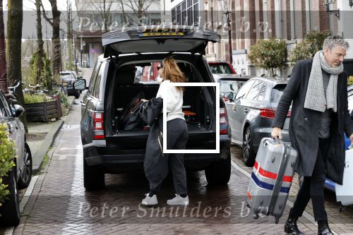 Amsterdam 13 februari 2020
Ruud de Wild en Olcay Gulsen komen met koffers aan bij het huis van Olcay. Olcay was naar istanbul geweest voor opnames en Ruud heeft haar opgehaald op schiphol.