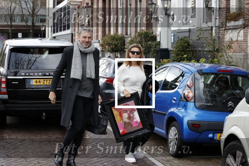 Amsterdam 13 februari 2020
Ruud de Wild en Olcay Gulsen komen met koffers aan bij het huis van Olcay. Olcay was naar istanbul geweest voor opnames en Ruud heeft haar opgehaald op schiphol.